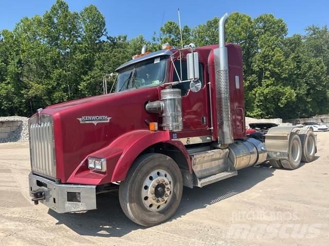 Kenworth T800 Conventional Trucks / Tractor Trucks