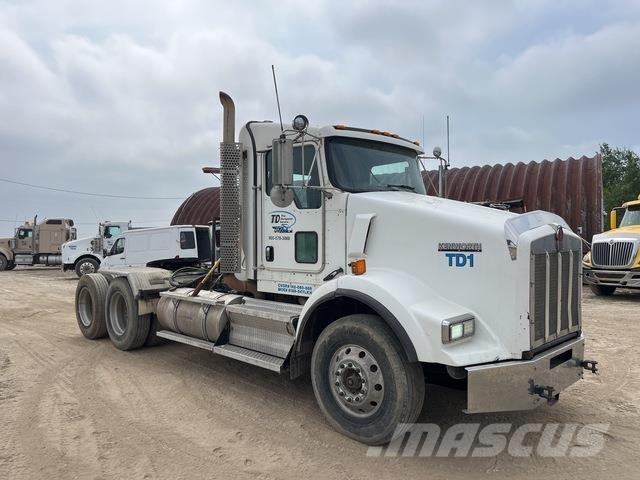 Kenworth T800 Conventional Trucks / Tractor Trucks