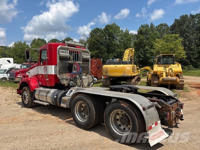 Kenworth T800 Conventional Trucks / Tractor Trucks