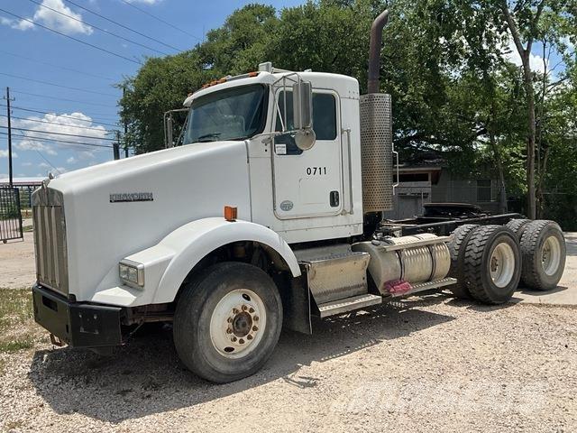 Kenworth T800 Conventional Trucks / Tractor Trucks