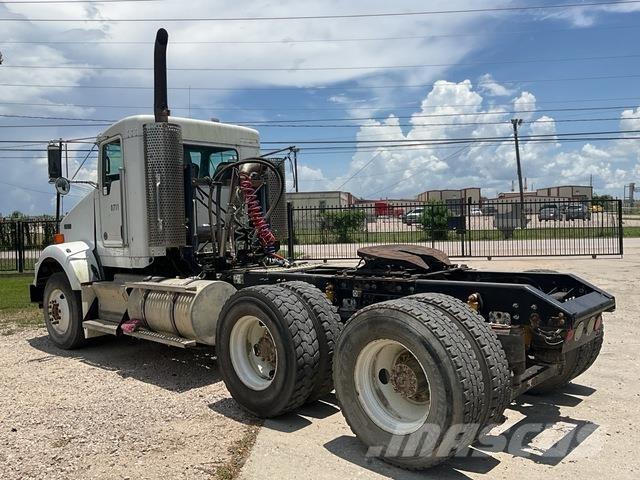Kenworth T800 Conventional Trucks / Tractor Trucks