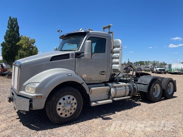 Kenworth T800 Conventional Trucks / Tractor Trucks