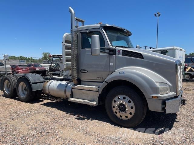 Kenworth T800 Conventional Trucks / Tractor Trucks
