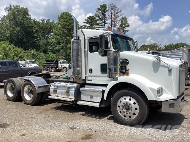 Kenworth T800 Conventional Trucks / Tractor Trucks