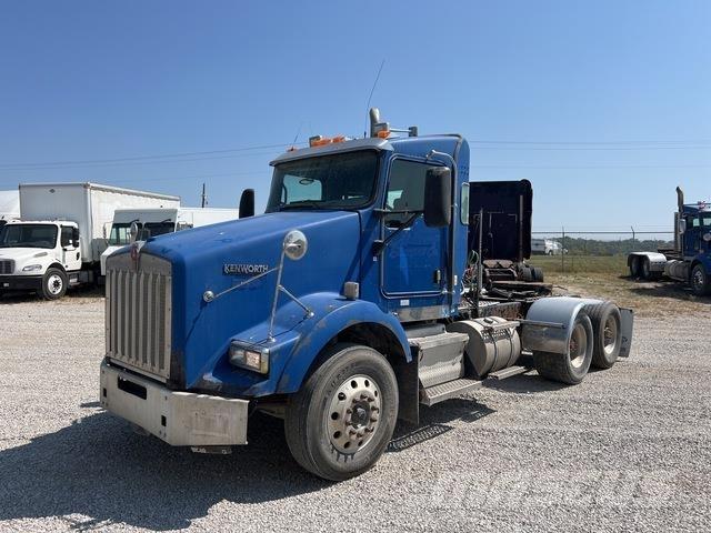 Kenworth T800 Conventional Trucks / Tractor Trucks