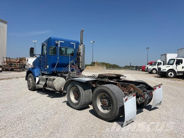 Kenworth T800 Conventional Trucks / Tractor Trucks