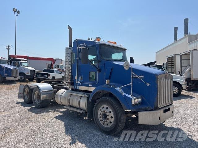 Kenworth T800 Conventional Trucks / Tractor Trucks