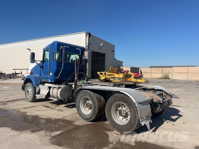 Kenworth T800 Conventional Trucks / Tractor Trucks