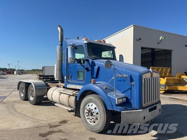 Kenworth T800 Conventional Trucks / Tractor Trucks