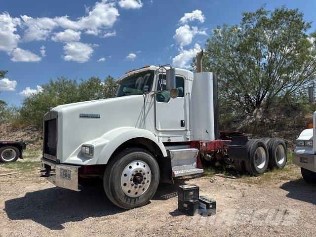 Kenworth T800 Conventional Trucks / Tractor Trucks