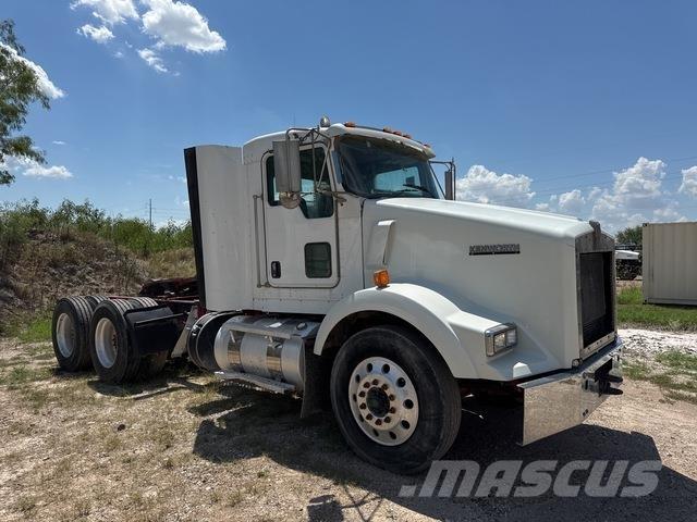 Kenworth T800 Conventional Trucks / Tractor Trucks