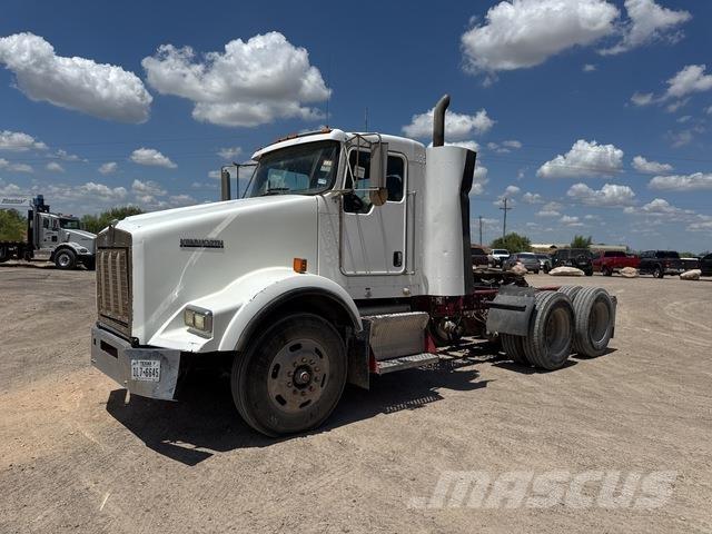 Kenworth T800 Conventional Trucks / Tractor Trucks