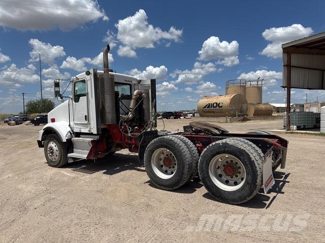 Kenworth T800 Conventional Trucks / Tractor Trucks