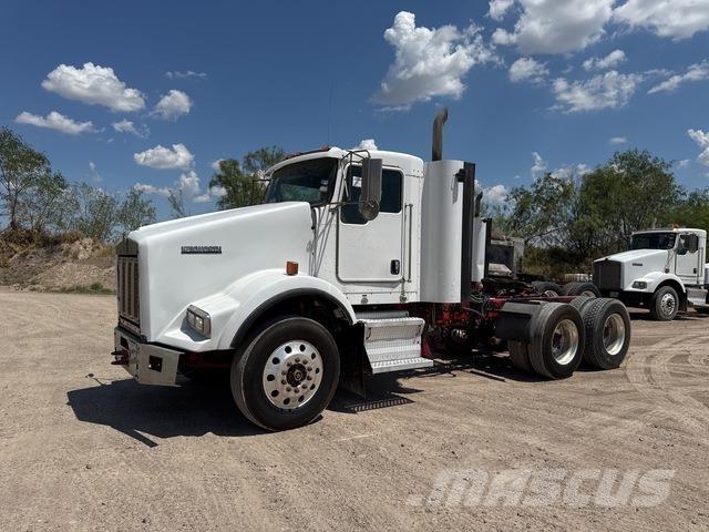 Kenworth T800 Conventional Trucks / Tractor Trucks
