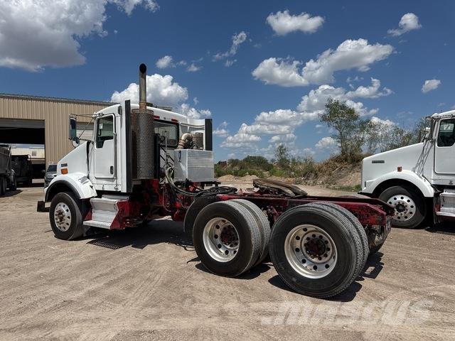 Kenworth T800 Conventional Trucks / Tractor Trucks