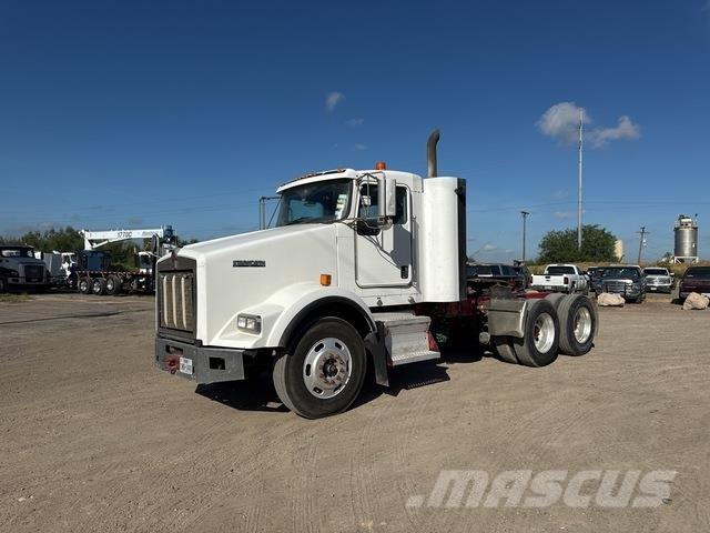 Kenworth T800 Conventional Trucks / Tractor Trucks