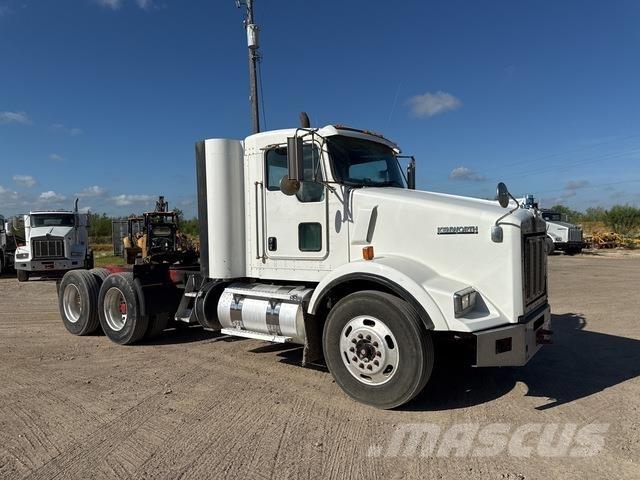 Kenworth T800 Conventional Trucks / Tractor Trucks