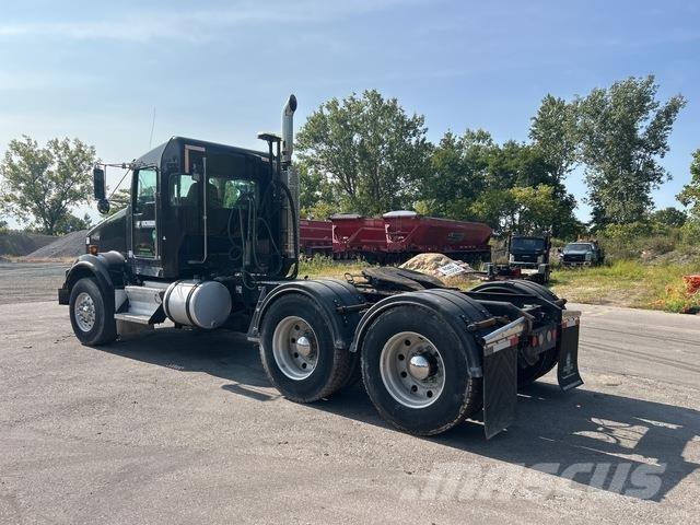 Kenworth T800 Conventional Trucks / Tractor Trucks