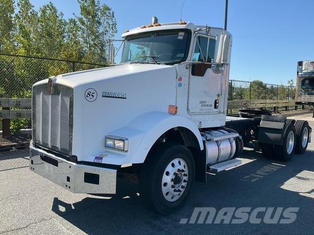 Kenworth T800 Conventional Trucks / Tractor Trucks