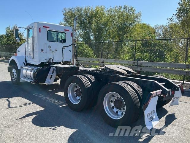 Kenworth T800 Conventional Trucks / Tractor Trucks