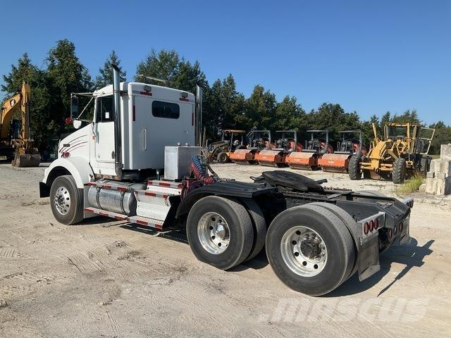 Kenworth T800 Conventional Trucks / Tractor Trucks