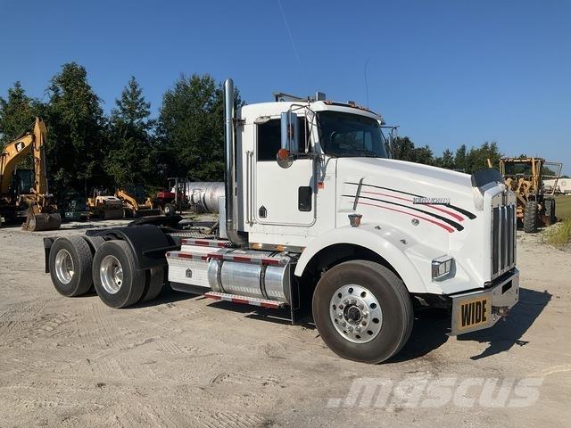 Kenworth T800 Conventional Trucks / Tractor Trucks