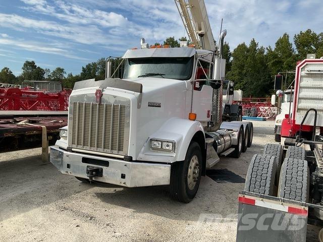 Kenworth T800 Conventional Trucks / Tractor Trucks