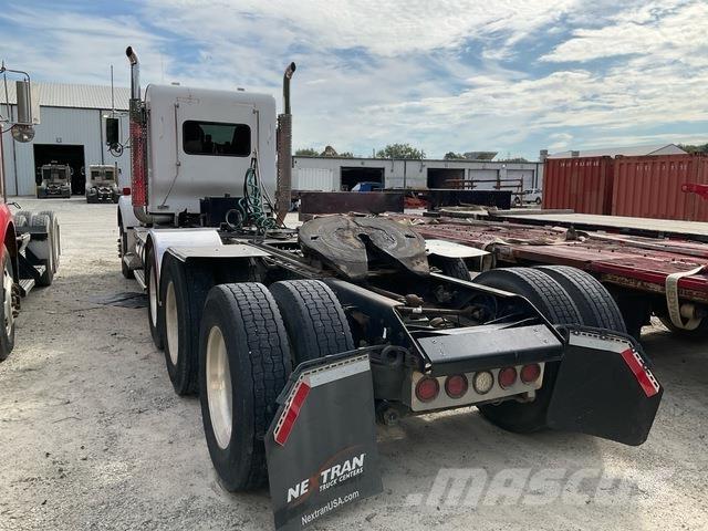 Kenworth T800 Conventional Trucks / Tractor Trucks