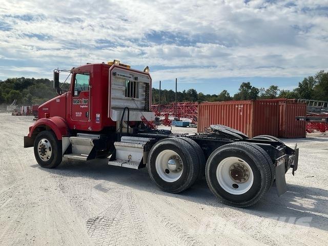 Kenworth T800 Conventional Trucks / Tractor Trucks