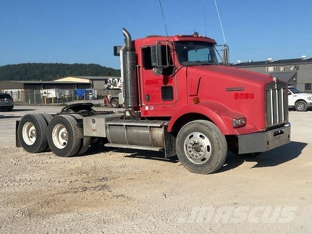 Kenworth T800 Conventional Trucks / Tractor Trucks