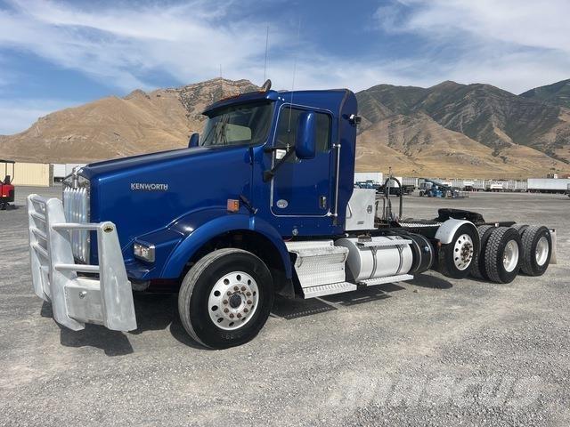 Kenworth T800 Conventional Trucks / Tractor Trucks