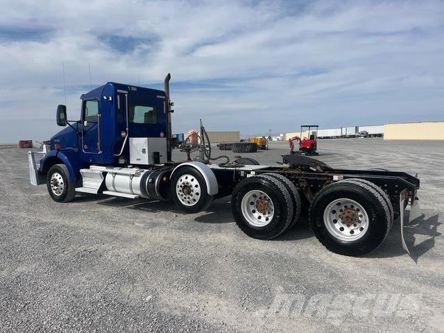 Kenworth T800 Conventional Trucks / Tractor Trucks