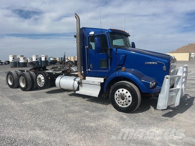 Kenworth T800 Conventional Trucks / Tractor Trucks