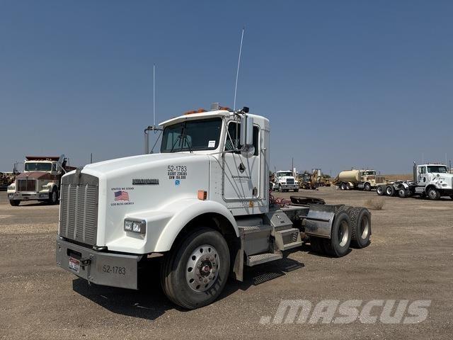 Kenworth T800B Conventional Trucks / Tractor Trucks