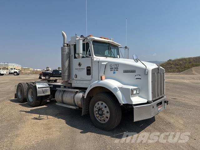 Kenworth T800B Conventional Trucks / Tractor Trucks