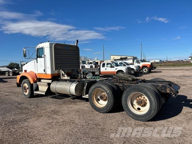 Kenworth T800B Conventional Trucks / Tractor Trucks
