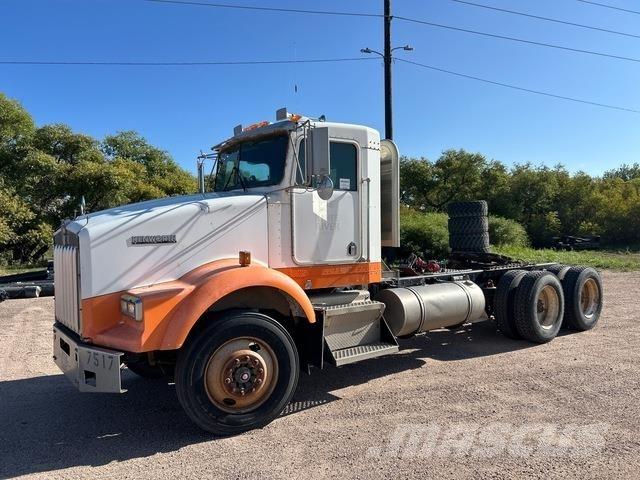 Kenworth T800B Conventional Trucks / Tractor Trucks