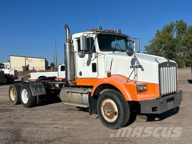 Kenworth T800B Conventional Trucks / Tractor Trucks