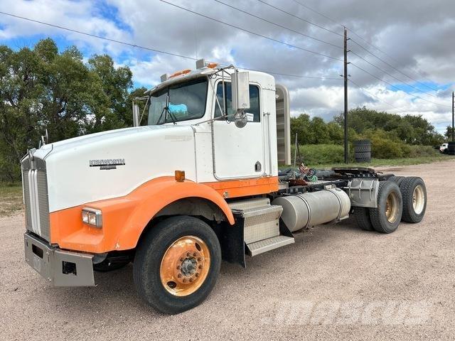Kenworth T800B Conventional Trucks / Tractor Trucks