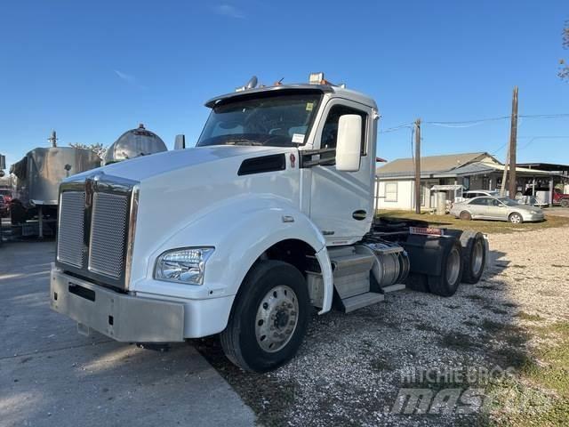 Kenworth T880 Conventional Trucks / Tractor Trucks