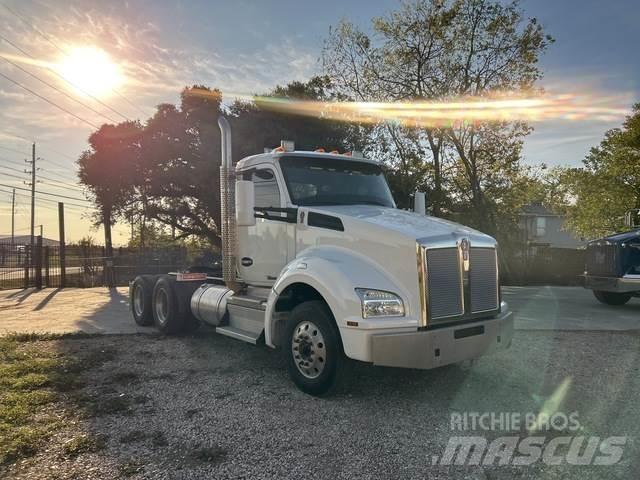 Kenworth T880 Conventional Trucks / Tractor Trucks