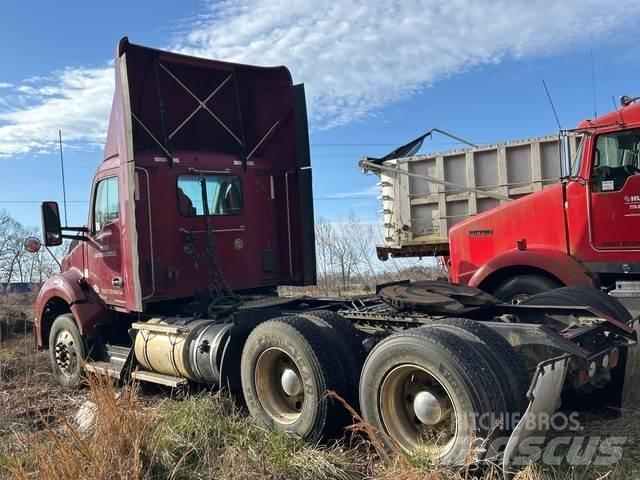 Kenworth T880 Conventional Trucks / Tractor Trucks