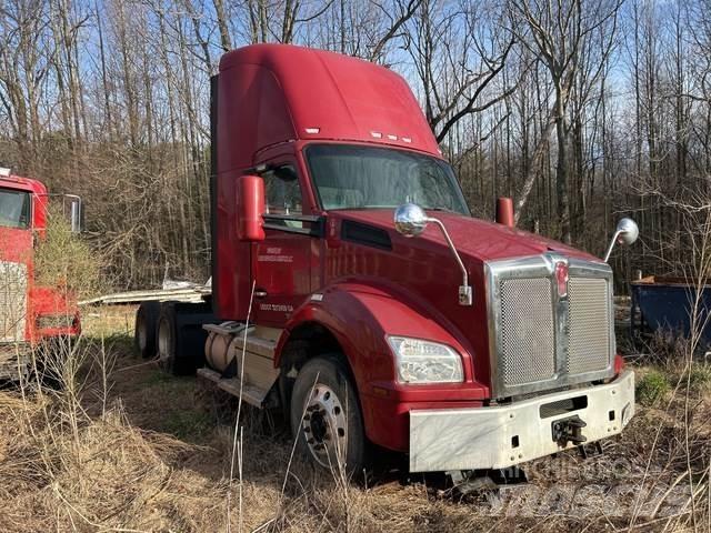 Kenworth T880 Conventional Trucks / Tractor Trucks