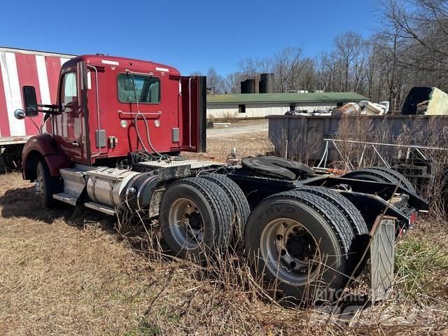 Kenworth T880 Conventional Trucks / Tractor Trucks