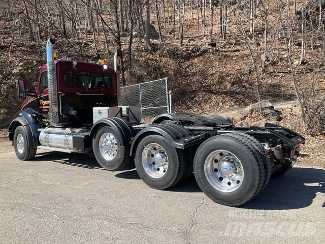 Kenworth T880 Conventional Trucks / Tractor Trucks