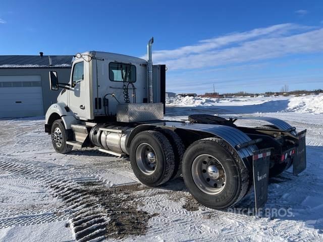 Kenworth T880 Conventional Trucks / Tractor Trucks