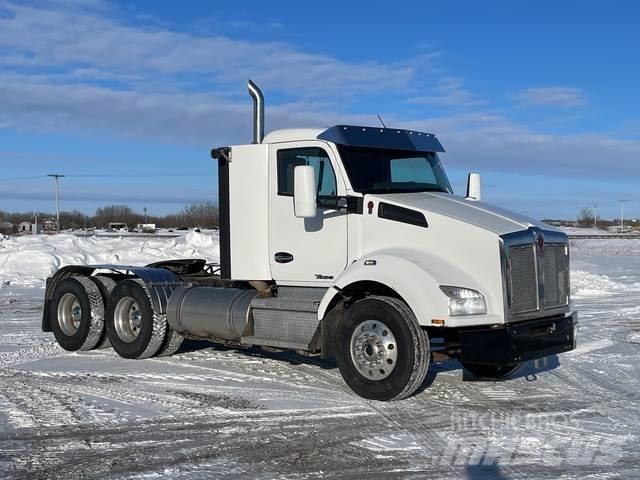 Kenworth T880 Conventional Trucks / Tractor Trucks