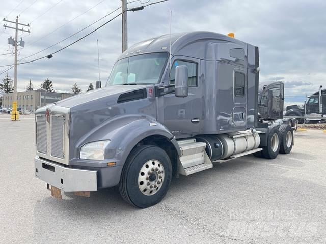 Kenworth T880 Conventional Trucks / Tractor Trucks