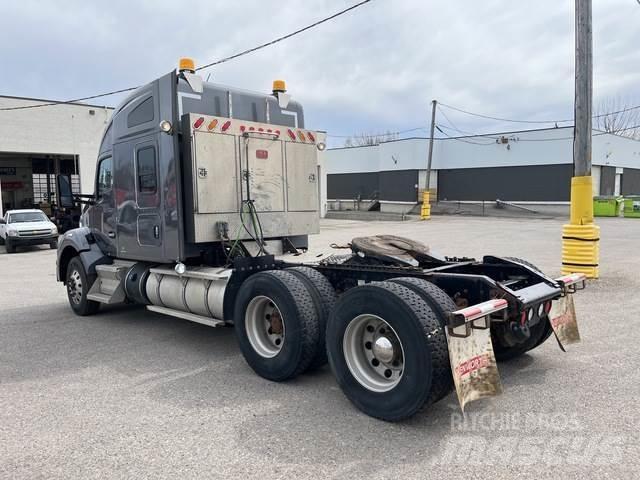 Kenworth T880 Conventional Trucks / Tractor Trucks