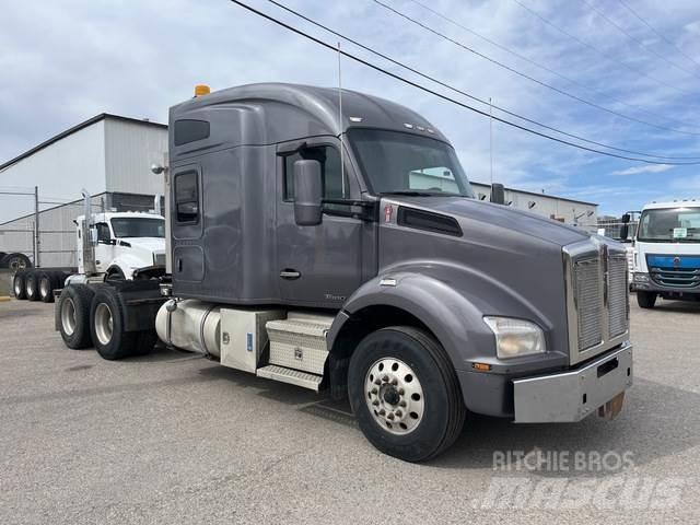 Kenworth T880 Conventional Trucks / Tractor Trucks